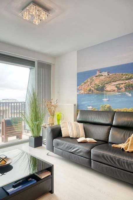 Stunning In With Free Parking Appartement *